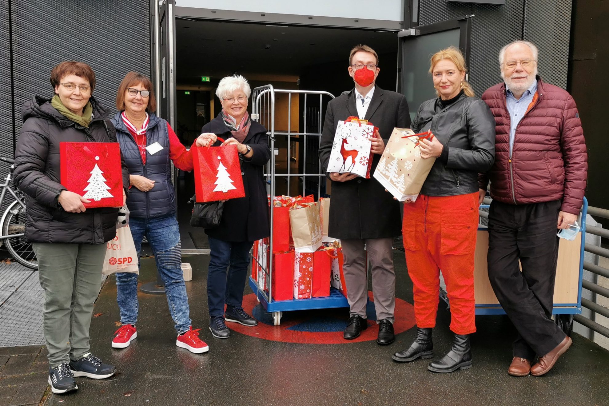 20211215_Tafel_Weihnachtspaketaktion_SPD_Fraktion_Troisdorf