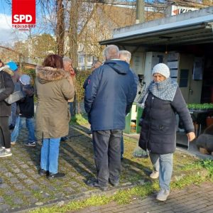20220407_fb_Salat_Pflanzen_Aktion_SPD_Fraktion_Troisdorf_FWH_Verteilung_Denis_Waldaestl_I