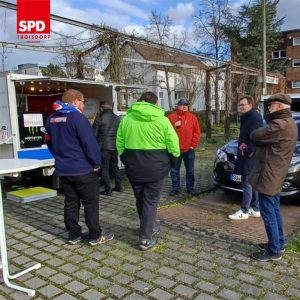 20220407_fb_Salat_Pflanzen_Aktion_SPD_Fraktion_Troisdorf_FWH_Verteilung_Denis_Waldaestl_II