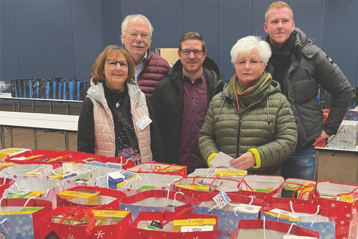 20221214_Hp_Weihnachtspaketaktion_Weihnachten_Troisdorf_Tafel_SPD-Fraktion_Schliekert_Pollheim_Engel_Novacek_Lunetta