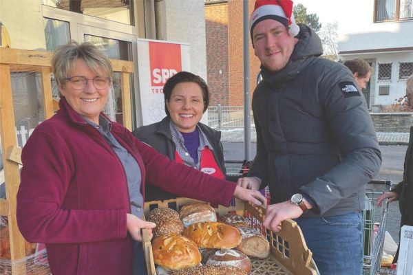 20221217_Hp_Nico_Novacek_Tafel_Troisdorf_Sammelaktion_Edeka_Spich_II