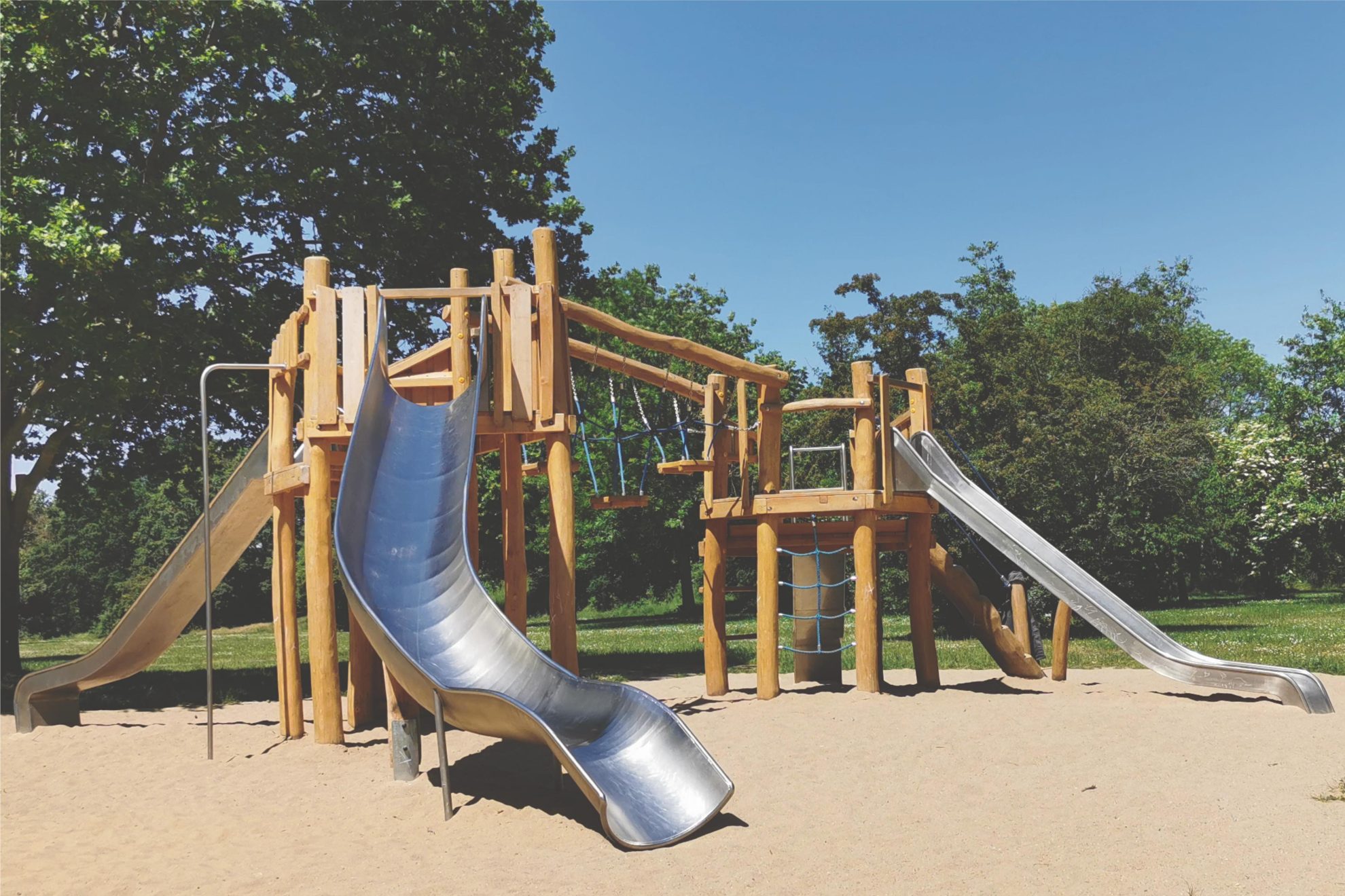 20230809_Spielplatz_Stadtteilpark_Huette_FWH_Troisdorf_Rutsche_Spielplatzsanierung_Neugestaltung_SPD_Fraktion