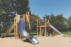 20230809_Spielplatz_Stadtteilpark_Huette_FWH_Troisdorf_Rutsche_Spielplatzsanierung_Neugestaltung_SPD_Fraktion