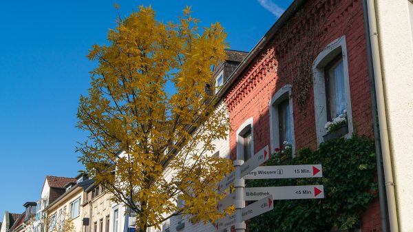 SPD_Fraktion_Troisdorf_Innenstadt_Begehung_Klima_Dokumentation_Fassadengeruenung_Poststra__e_III