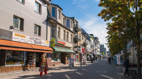 SPD_Fraktion_Troisdorf_Innenstadt_Begehung_Klima_Dokumentation_Fischerplatz_Fussgaengerzone_gruene_Inseln_III