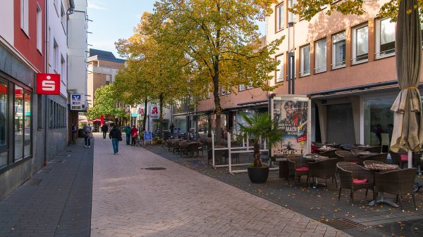 SPD_Fraktion_Troisdorf_Innenstadt_Begehung_Klima_Dokumentation_Wilhelm_Hamacher_Stra__e_Gruen_Baeume_II