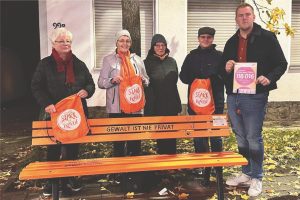 20231122_Hp_Einweihung_Orange_Bank_orangetheworld_Gewalt_Frauen_SPD_Fraktion_Troisdorf_nie_privat
