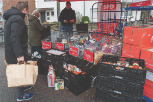 20231126_HP_Sammlung_Lebensmittel_Weihnachtspaketaktion_Troisdorf_Tafel_Edeka_Spich_SPD_Fraktion_Troisdorf_Novacek_Engel