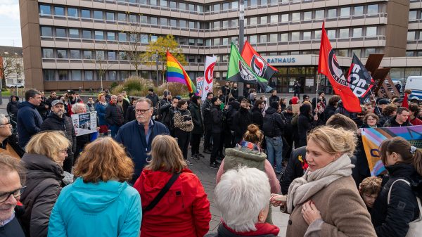 20231112 HP Demo gegen Afd Menschenfeinde Rechtsextreme SPD Fraktion Troisdorf Stadthalle III