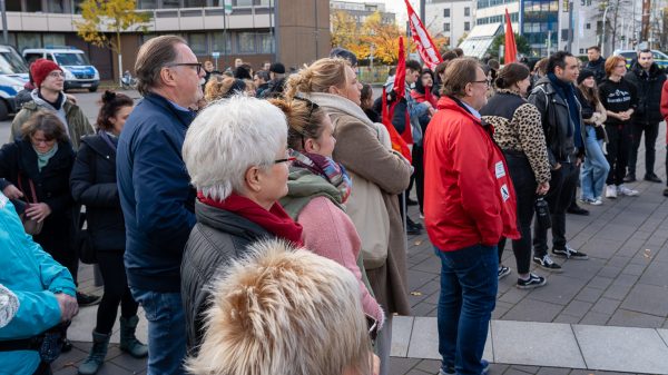 20231112 HP Demo gegen Afd Menschenfeinde Rechtsextreme SPD Fraktion Troisdorf Stadthalle II
