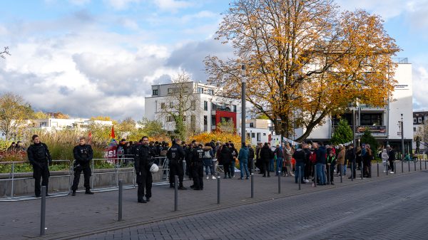 20231112 HP Demo gegen Afd Menschenfeinde Rechtsextreme SPD Fraktion Troisdorf Stadthalle